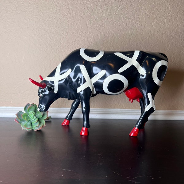 Vintage 2002 LARGE Cow Parade Hugs and Smooches Art Figurine, Susan M. Rooney, Holdings Corporation, Pop Art, Op Art, Contemporary Artist