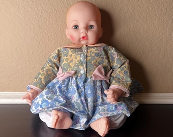 Vintage 1999 Madame Alexander Blue Floral Victoria Doll, Collectible Toys, Baby Dolls, Blue Eyed Baby, Shower Decor Idea, Sleep Eyes