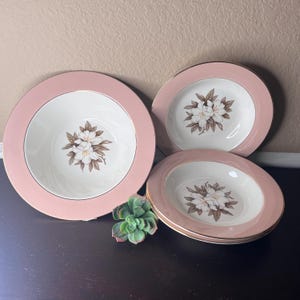 Vintage Midcentury Sevron Fair Lady Suppenschüssel, amerikanische Keramik Porzellan, rosafarbene Borte, Serviergeschirr, südländisches Dekor, Magnolie, Housewarming