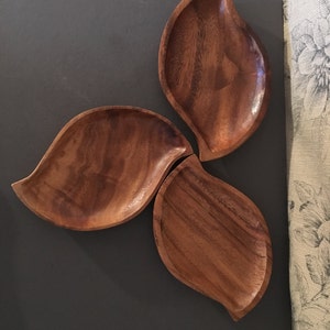 Vintage Three Piece Set Wood Leaf Bowls by Woods of Siam Chamchoree image 2