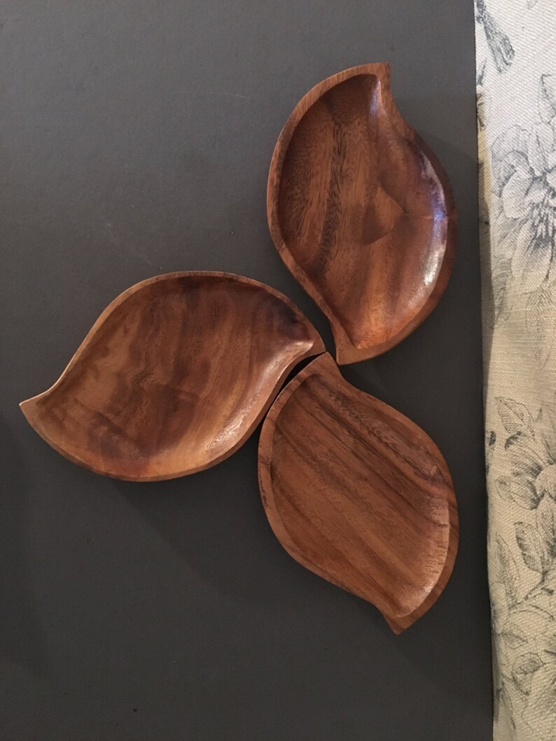 Vintage Three Piece Set Wood Leaf Bowls by Woods of Siam Chamchoree image 2