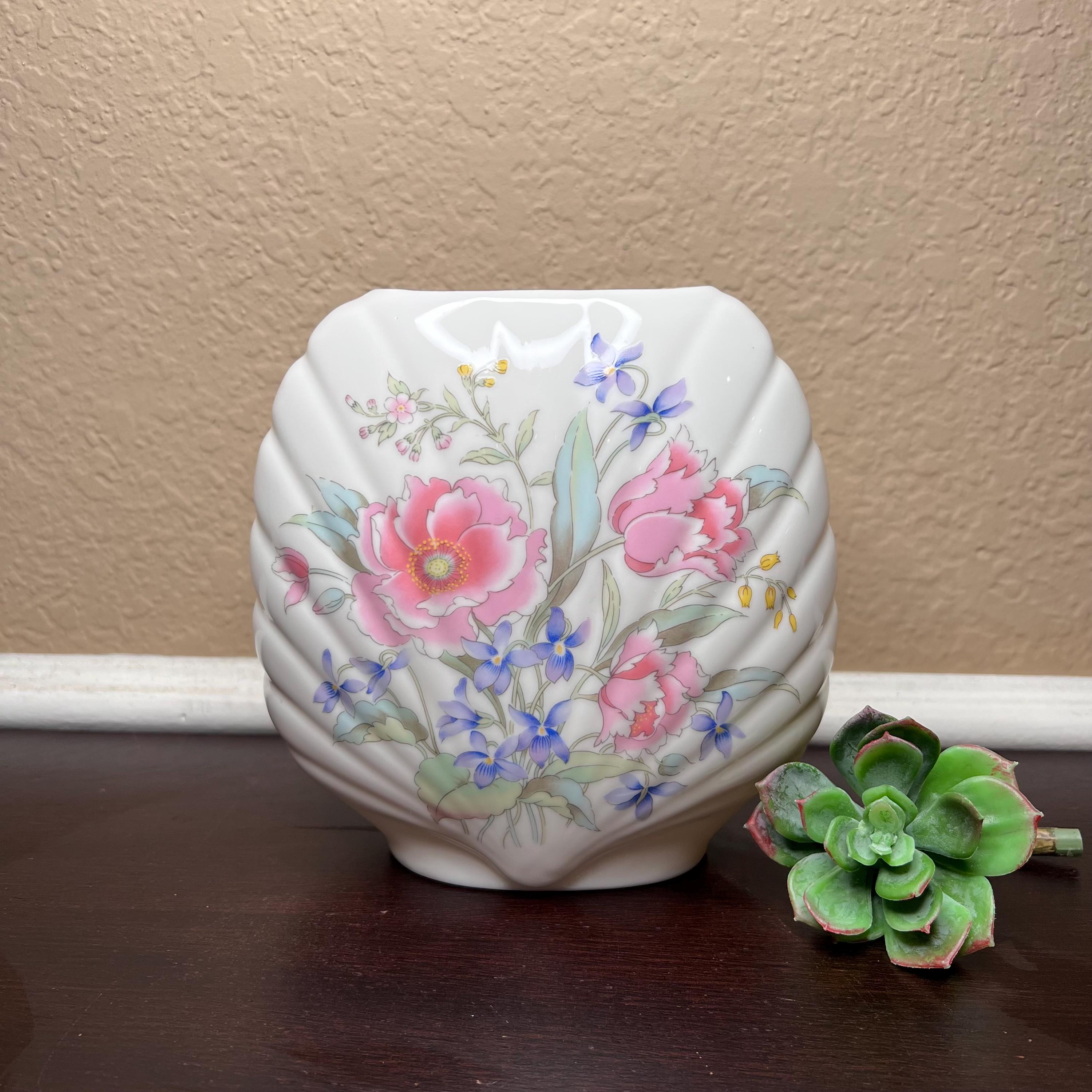 Vintage Flower Vase / フラワー ベース Vintage 1980's Floral Shell Vase, 80's Deco Revival, Japanese Fine