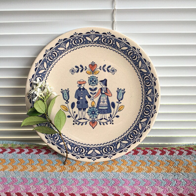Vintage Johnson Brothers Hearts and Flowers 10\u201d Dinner Plate with Folk Couple Holding Hands