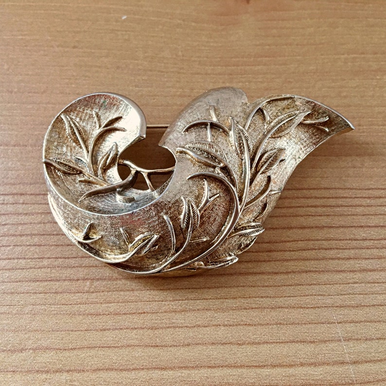 Vintage Sarah Coventry Gold Tone FloraBranch Swoop Brooch