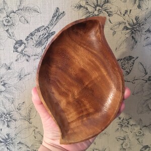 Vintage Three Piece Set Wood Leaf Bowls by Woods of Siam Chamchoree image 5