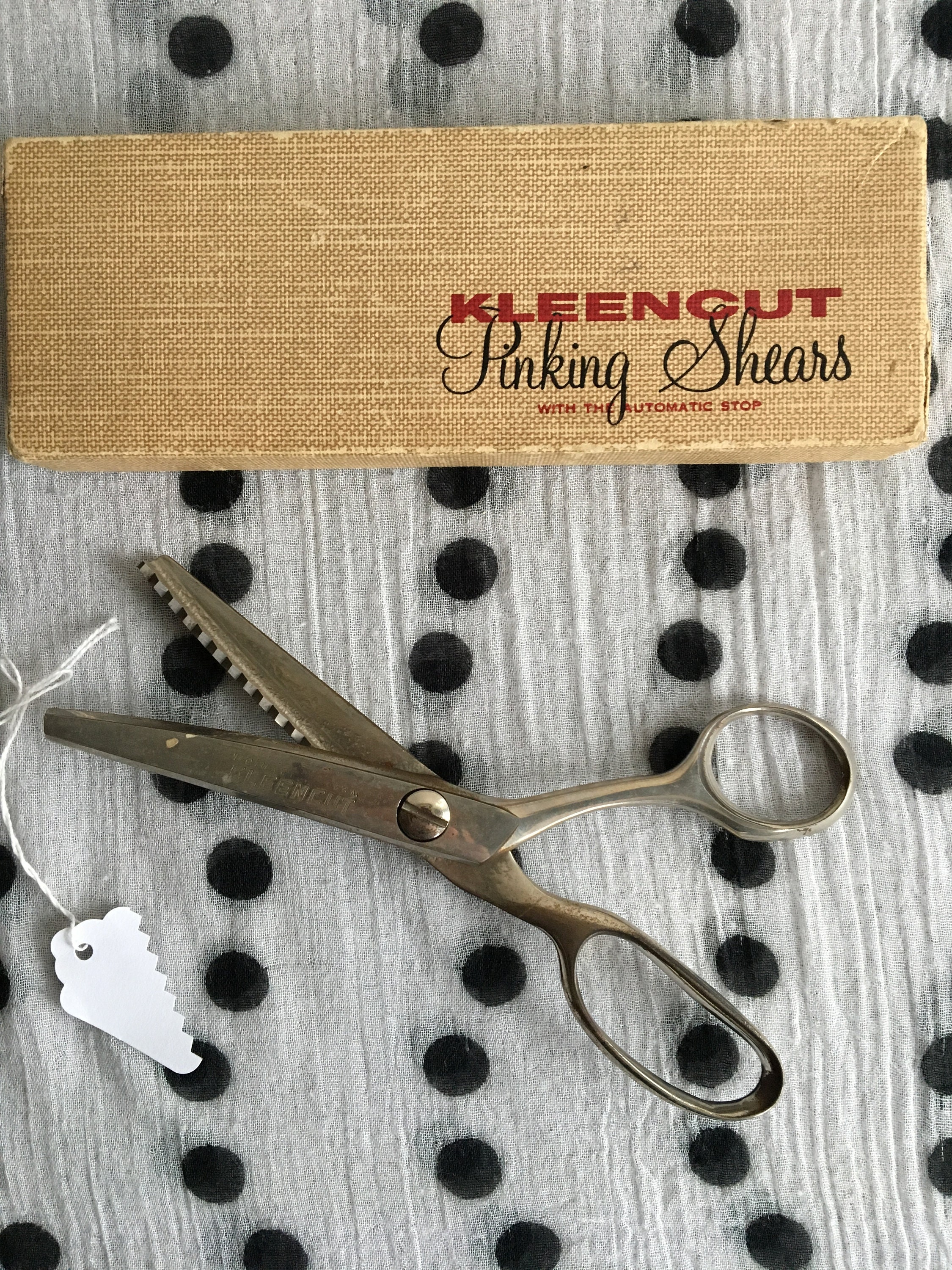 Vintage Black Handle Scissors Pair of Old Scissors Sewing Shears Sewing  Fabric Scissors Craft Scissors Deluxe Kleencut Pinking 