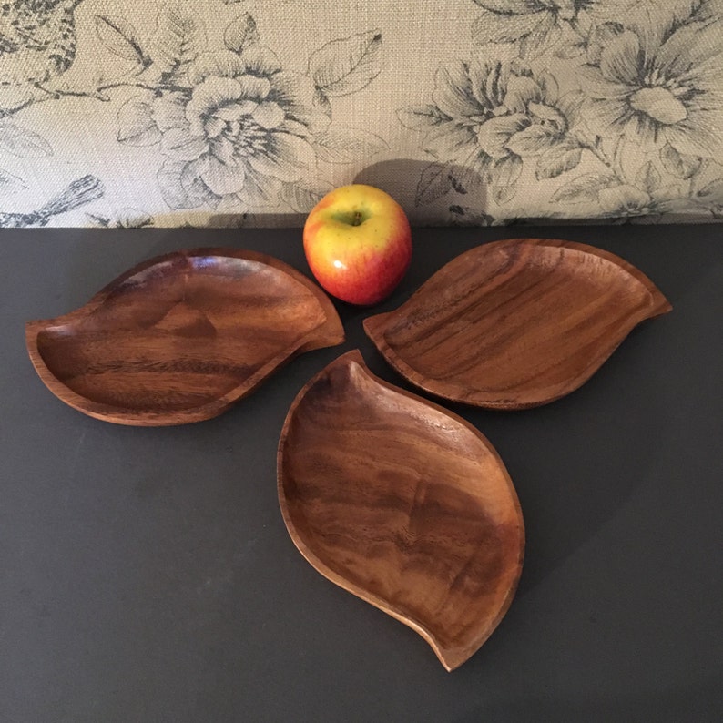 Vintage Three Piece Set Wood Leaf Bowls by Woods of Siam Chamchoree image 1