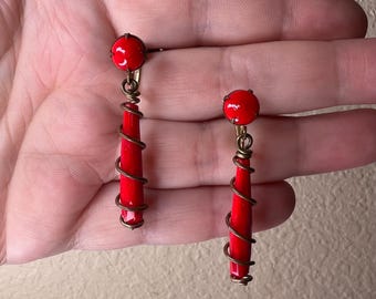 Vintage Red Screwback Earrings in Brass Wiring, Early Plastic, Costume Jewelry, Dangle / Drop, Christmas Fashion, Holiday Style, Statement