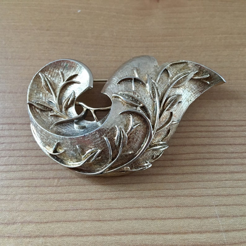 Vintage Sarah Coventry Gold Tone FloraBranch Swoop Brooch