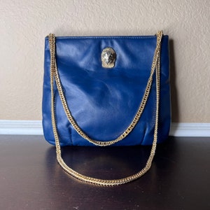 Bolso vintage de cuero azul marino de Ruth Saltz de los años 70 con herrajes de latón en tono dorado, moda y estilo de los años 70, bolso cruzado, bolso de mano, ropa para festivales