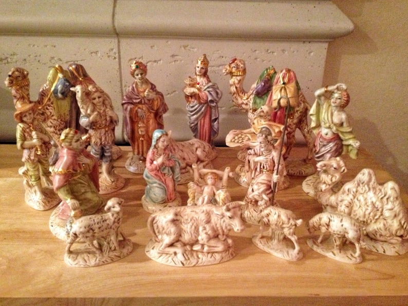 Vintage 18 Piece Atlantic Mold Nativity Scene From 1970's. Excellent