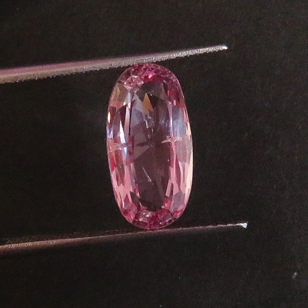 4,29 Ct. Antiker Baby-Pink Burmesische Spinell ( I.G.I zertifiziert ). Traumhaft schönes und funkelndes Schmuckstück. Sehen Sie sich seinen Glanz im Video an.