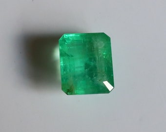 2.80 Ct. Traffic light green I.G.I. certified Russian Emerald.  Antiqu, rare gem in great shape. A timeless treasure from  Siberia. Video+.