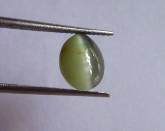 2.50 Ct. Natural Cats eye. In attractive light apple green color with prominent chatoyancy.