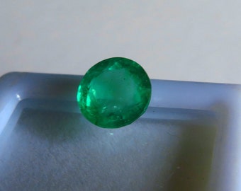 1.37 Ct. Vivid green colombian emerald in rare round shape. I.G.I. certified, full transparent with superb clarity.  Video added.