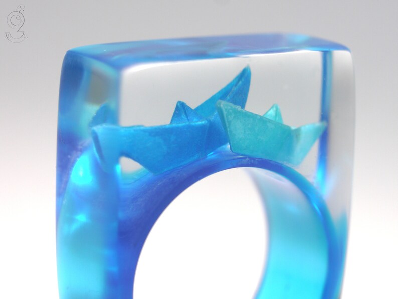 Ship ahoy maritime boat ring with hand-made folded mini boats made of light blue and blue paper on a blue ring made of resin image 2