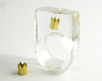 Coronet – Magnificent resin ring with a golden crown for all princesses and queens