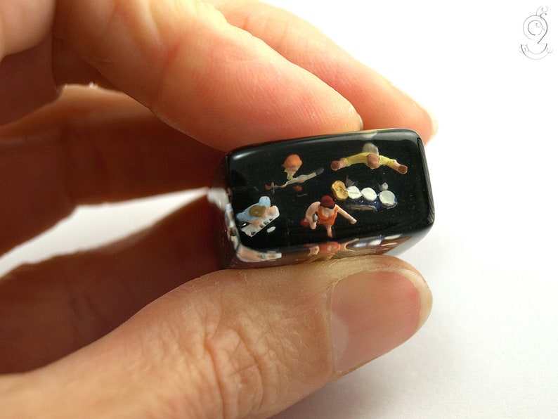 Soundcheck Top class musician ring with a live band on black ground made of resin for the daily concert image 5