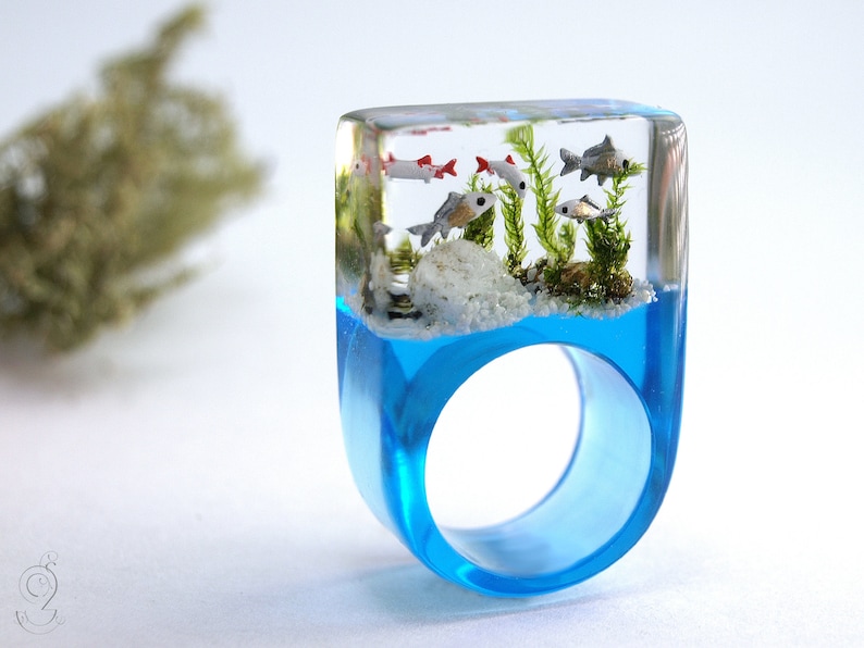 Etsy Design Awards Finalist 2020: Aquarium Fish ring with silver ornamental fish, sand, stones & moss on a blue ring made of resin image 2