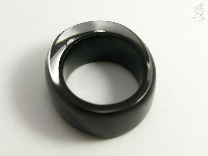 Look at me Black resin ring with funny wiggle eyes image 7