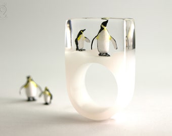 Penguin ring polar king – Frosty ring with two majestic king penguins on a white ring made of resin