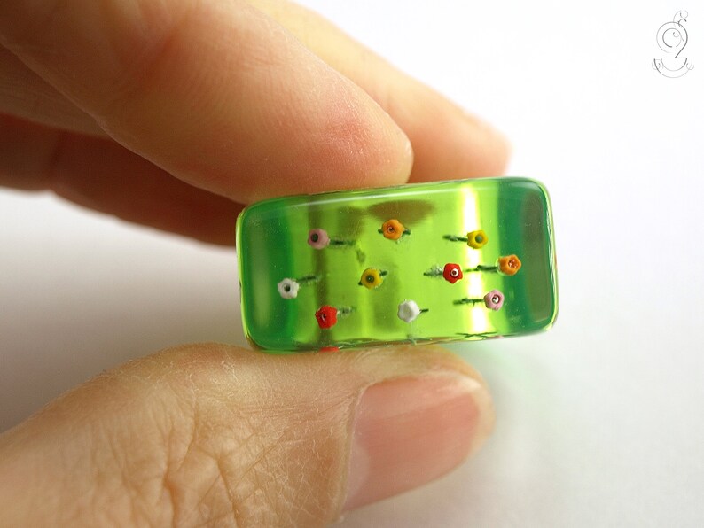 Springlike flower ring Tulips from Amsterdam with colorful tulips on a green ring made of resin from Geschmeide unter Teck image 8