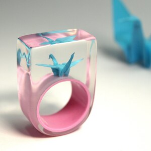 Origami crane ring – shimmy luck – with self-folded mini crane from colorful paper and ring made of resin