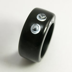 Look at me Black resin ring with funny wiggle eyes image 5