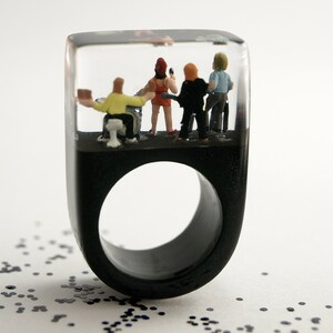 Soundcheck Top class musician ring with a live band on black ground made of resin for the daily concert image 4