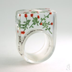 Romantic roses ring: Red roses rain – with red mini-roses made of epoxy resin for lovers from Geschmeide unter Teck