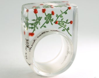 Romantic roses ring: Red roses rain – with red mini-roses made of epoxy resin for lovers from Geschmeide unter Teck