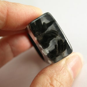 Zombie creepy undead ring with three black hands and fog on a black ring made of resin from Geschmeide unter Teck image 7