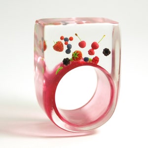 Berry Mix – A fruity sweet cast resin ring with mixed berries floating above a red ring