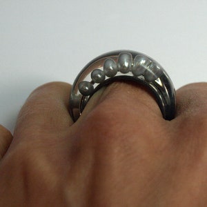 Abstract pearl ring Round view made of resin with real white pearls and a wire on an anthracite colored ring image 10