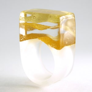 Gold layers – Abstract resin ring with three angular gold leaf layers on a translucent white ring