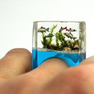 Etsy Design Awards Finalist 2020: Aquarium Fish ring with silver ornamental fish, sand, stones & moss on a blue ring made of resin image 5