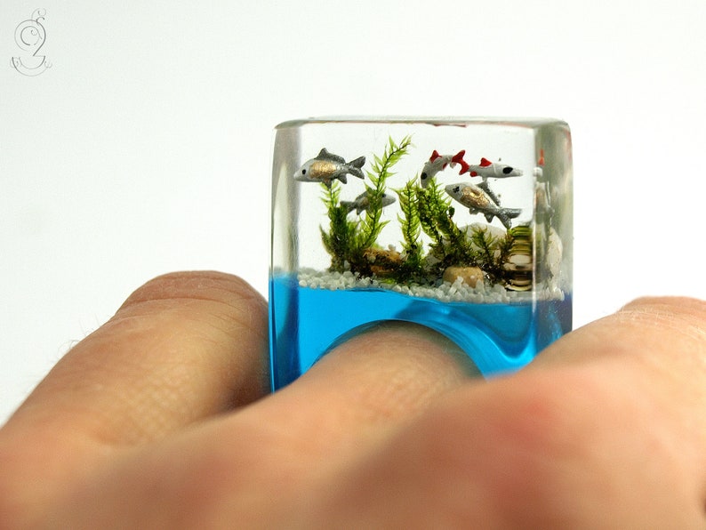 Etsy Design Awards Finalist 2020: Aquarium Fish ring with silver ornamental fish, sand, stones & moss on a blue ring made of resin image 5