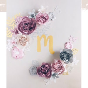 3D PAPER FLOWERS BACKGROUND + Carta dorada gratuita, decoración de pared de la habitación de niña floral rosa y gris, decoración del baby shower, pared de rosas de papel