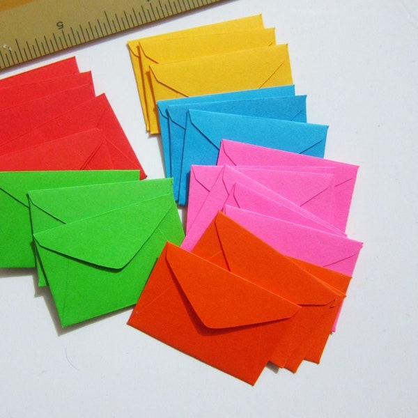 Enveloppes miniatures (50) 1 x 1 1/2 po. Enveloppes aux couleurs très petites, PETITES mini envies, super mignonnes, fée des dents de lutin, confettis, journal indésirable