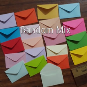 32 Very Tiny Envelopes [2 x 3 cm] miniature, très petite, très petite enveloppe de couleur, mini lutin, notes de fée des dents, courrier pour maison de poupée