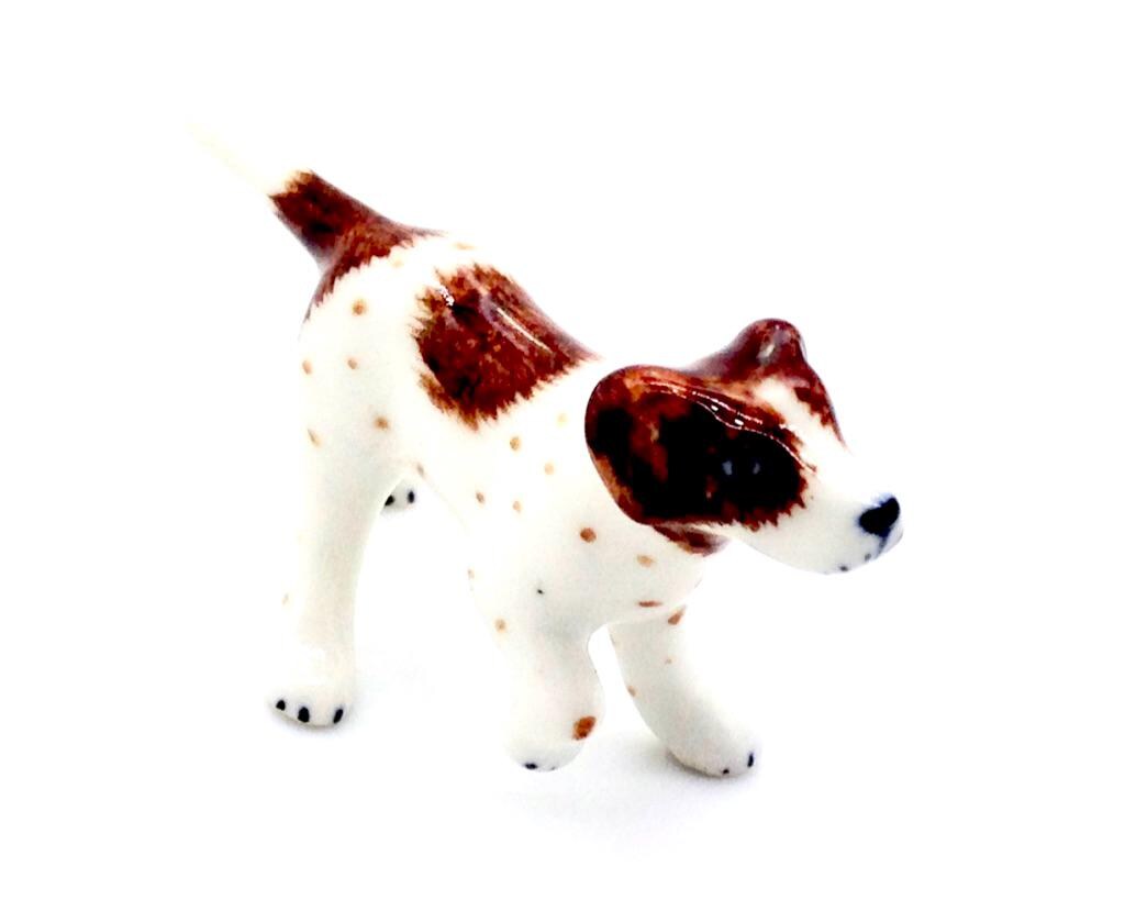 ミニチュアセラミック製イングリッシュポインター犬立ち姿の小さな茶色