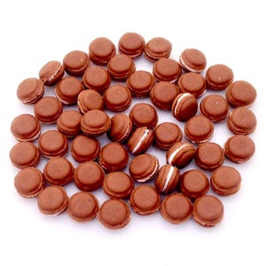 20 Macarons marroni in miniatura per casa delle bambole, biscotti in argilla polimerica, tortine, biscottini, piccoli accessori da pasticceria, decorazioni, piccoli gioielli alimentari 1/12