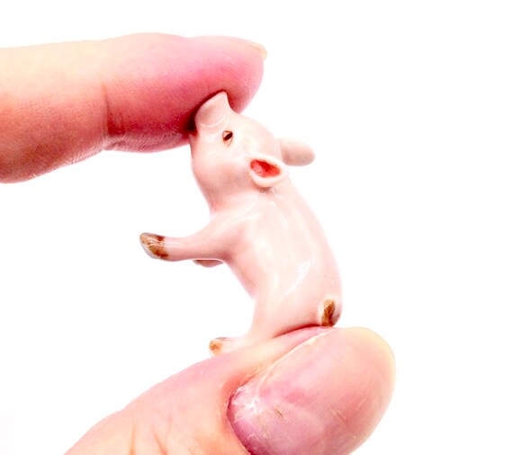 ミニチュア 陶器 豚 豚 子豚 立つ動物 小さなピンクの置物 小さな彫像