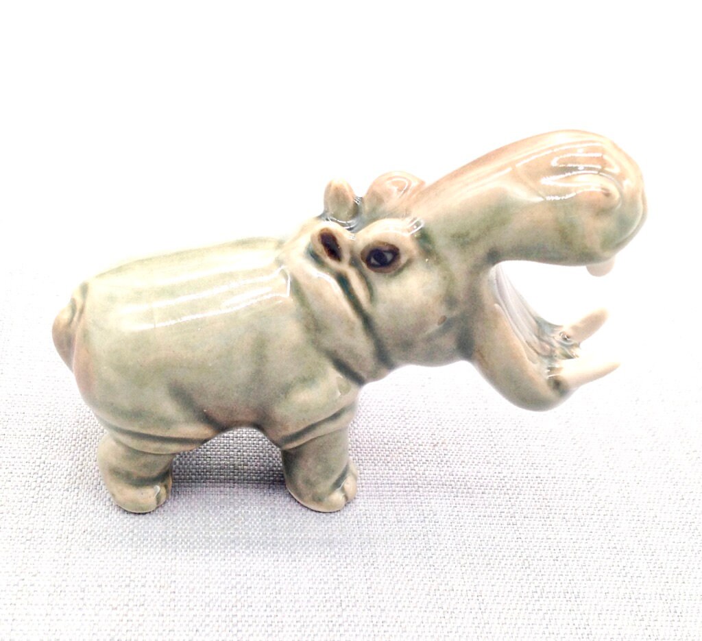 Ancien hippopotame en céramique, décor palette de peinture, de