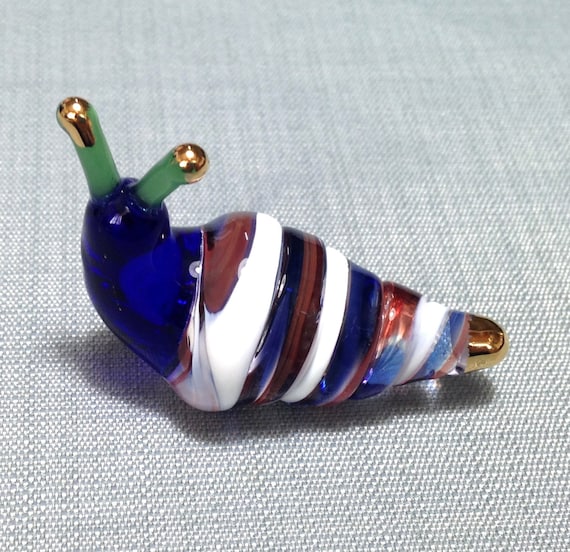 Hand Blown Glass Funny Caterpillar Worm Animal Blue Green White Figurine Statue Decoration Collectible Small Miniature Hand Painted Deco Hand Blown Glass Funny Caterpillar Worm Animal Blue Green White Figurine Statue Decoration Collectible Small Miniature Hand Painted Deco