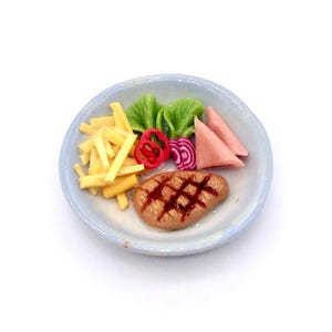 Miniatur Puppenstube Rindersteak Pommes Frites Salat Fimo Soße Kleines Teller Teller Keramik Diorama Zubehör 1/12