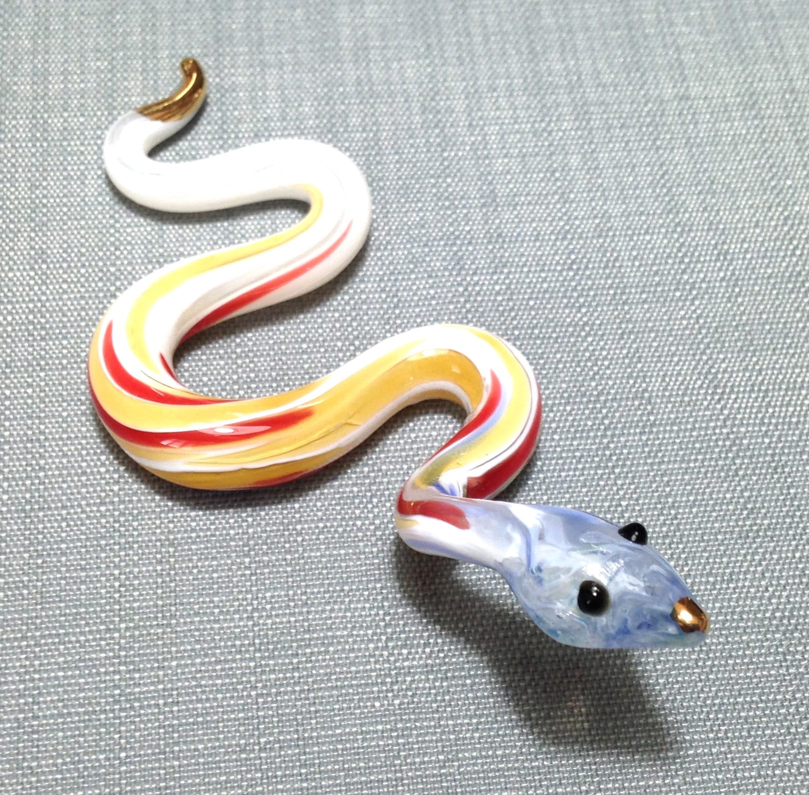 手吹きガラス ミニチュア ヘビ 毒蛇 爬虫類 動物 青 白 黄 赤 金