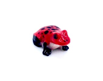 Miniatuur keramisch kikkertje/padje/baby reptiel diertje klein rood zwart beeldje miniatuur beeldje kleine decoratie handgeschilderd handgemaakt mini figuurtje decoratie