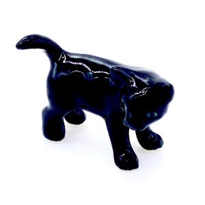 Miniatur-Keramik-Babykatze, Kätzchen, Tierfigur, Haustier, kleine schwarze Schwanzfigur, kleine Statue, Dekoration, Sammlerstück, bemalte Minifigur