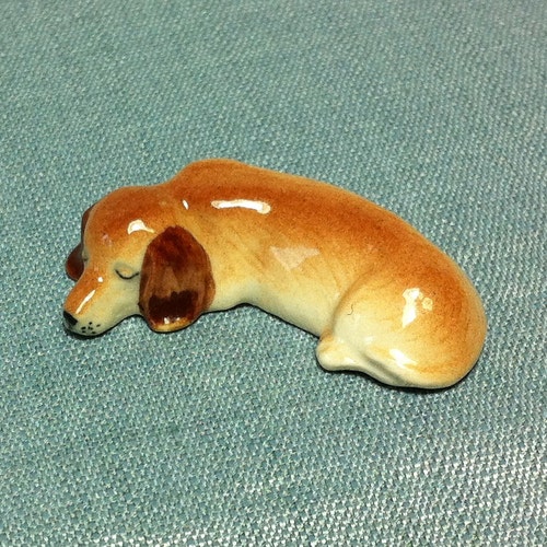 Sculpture Figurines Miniature Ceramic Dachshund Laying Dog Animal Cute